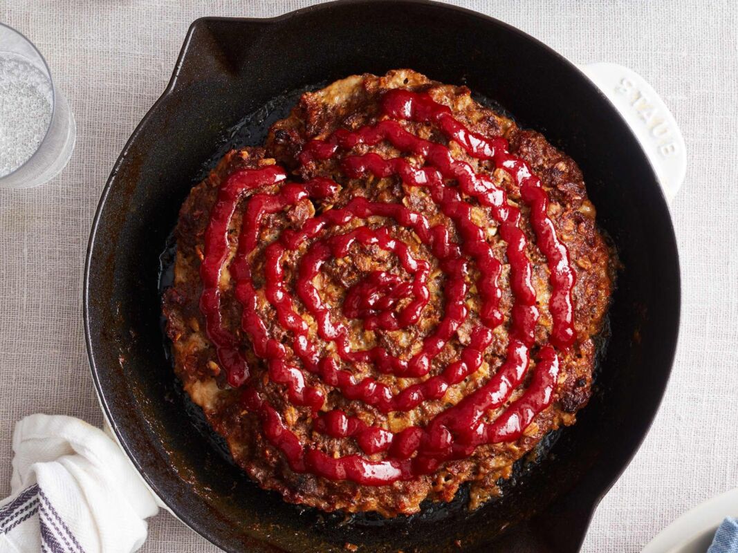 How to Reheat Meatloaf with a Pan