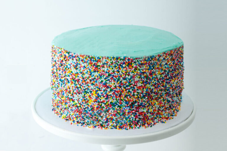 How to Put Sprinkles on the Side of a Cake