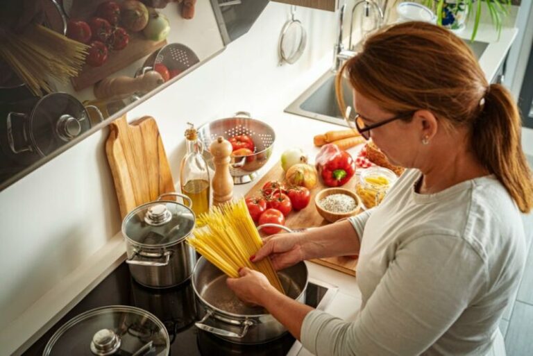 What Happens If You Eat Uncooked Pasta