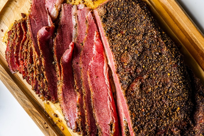 differences between pastrami and corned beef